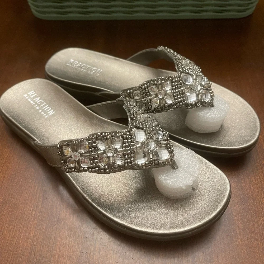 NWOT Kenneth Cole Reaction Women's Silver Sandals - Picture 3 of 9